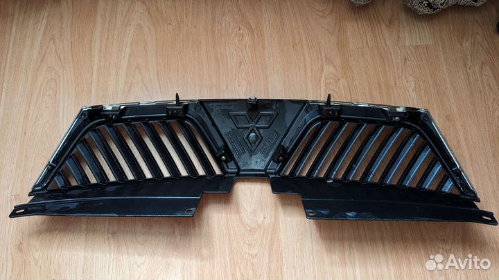 Решетка радиатора mitsubishi outlander xl
