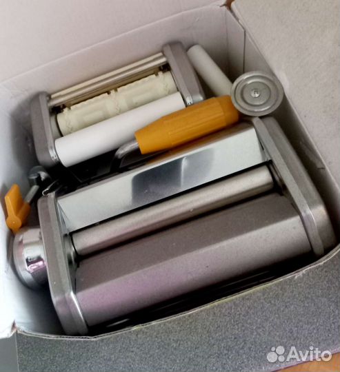 Машинка для раскатки теста и пасты