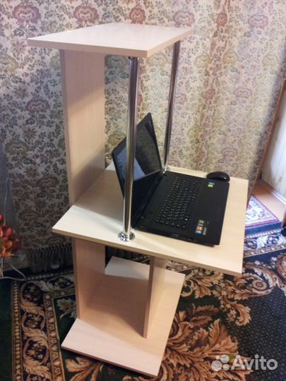 Компактный стол для ноутбука и стационарного пк
