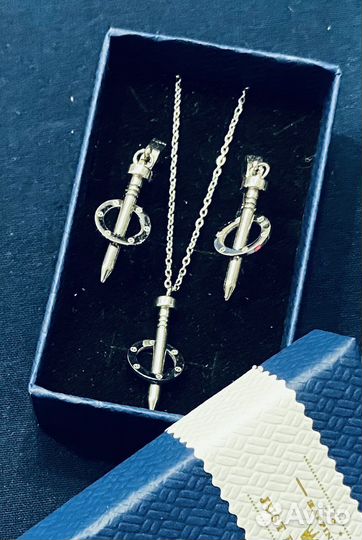 Набор украшений : серьги и подвеска