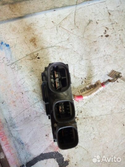 Блок предохранителей передний Renault Fluence 1