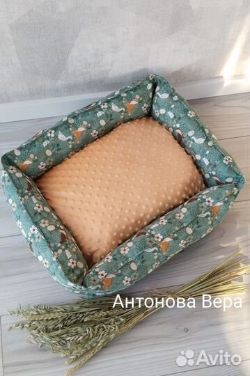 Различные лежаки для собак и кошек