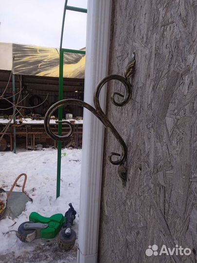 Кронштейн для цветов