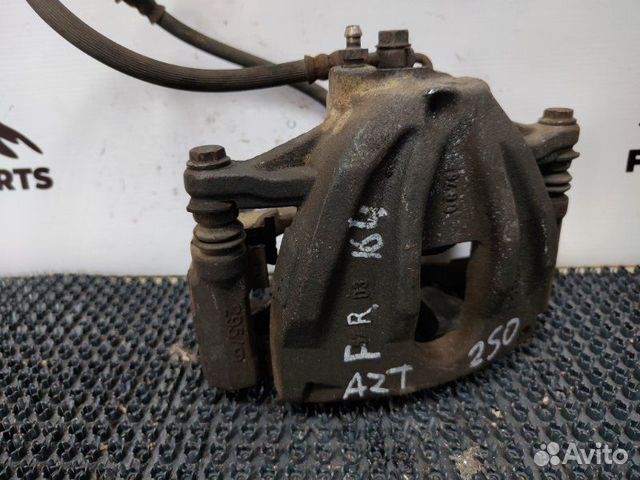 Суппорт тормозной передний правый Toyota Avensis