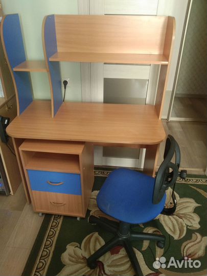 Детский письменный стол (с тумбочкой)