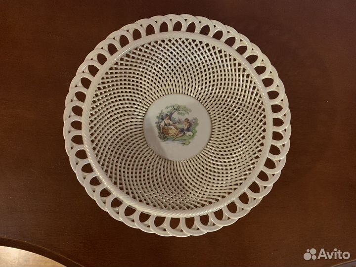 Ажурная конфетница костяной фарфор