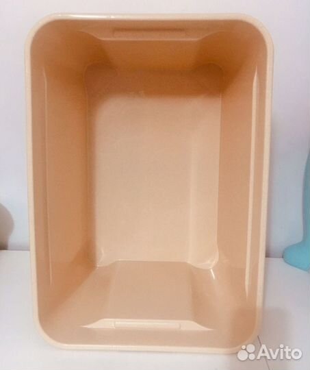 Контейнер большой с крышкой