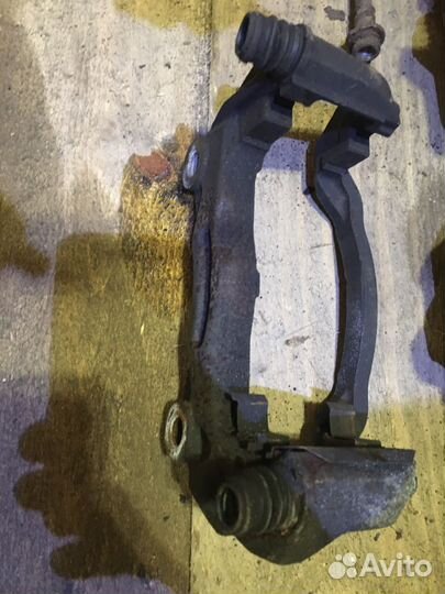 Суппорт тормозной передний Nissan Murano z50