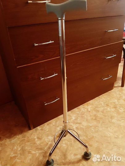 Трость трехопорная