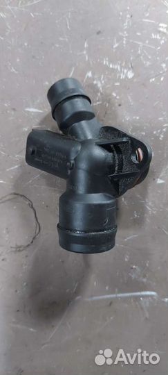 Фланец вентиляции картерных газов на Porsche Cayen