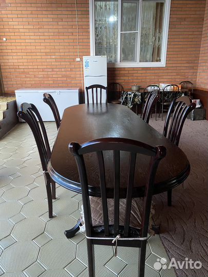 Стол и стулья