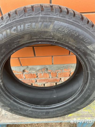 Michelin X-Ice North 4 215/65 R17