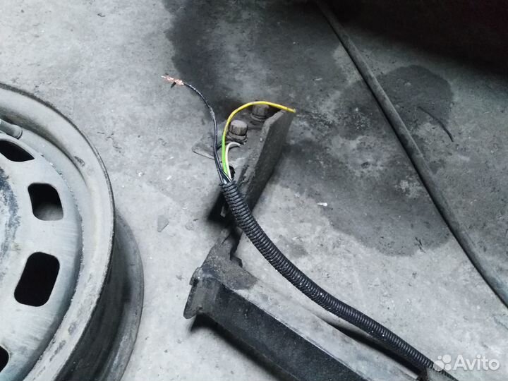 Фаркоп с розеткой Toyota Ipsum 96-01