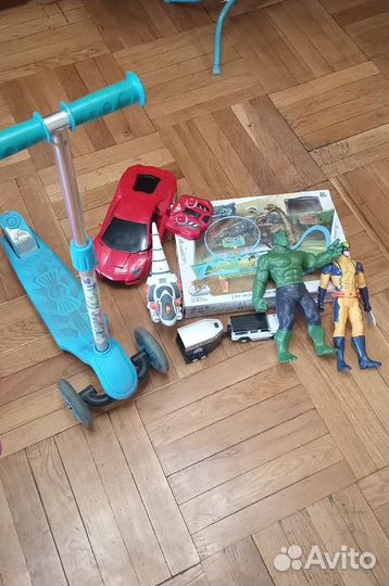Игрушки и самокат