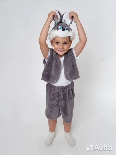 Новогодние костюмы зайчиков и снеговиков