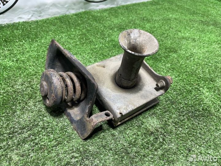 Крепление запасного колеса Toyota Hilux Surf