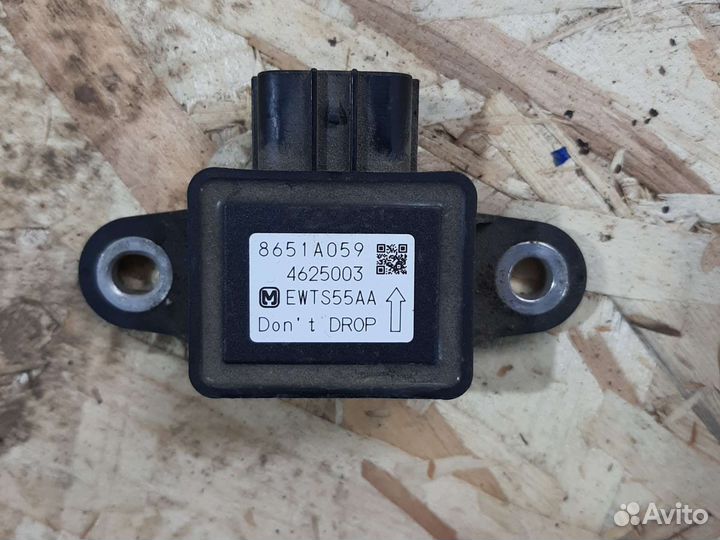 8651a059mitsubishiдатчик курсовой устойчивости