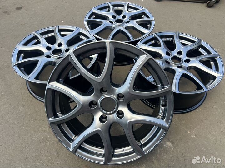 Комплект литых дисков R17 5x114.3 Dia 67.1