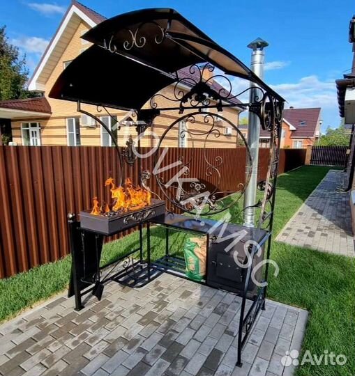 Мангал с крышей