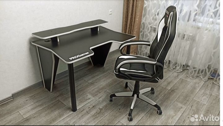 Игровой геймерский стол компьютерный Вектор