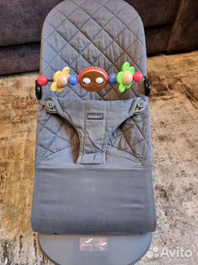 Шезлонг baby bjorn с игрушкой оригинал