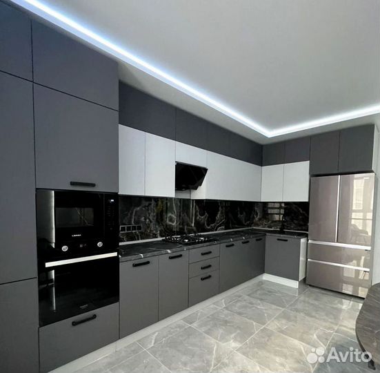 Кухня в потолок на заказ