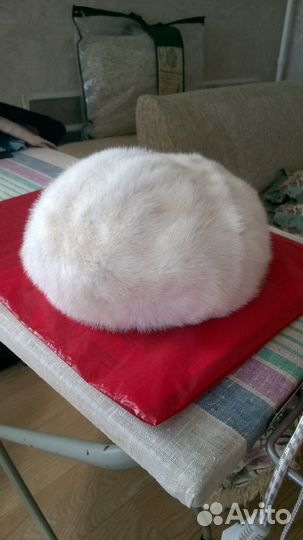 Белый норковый новый берет