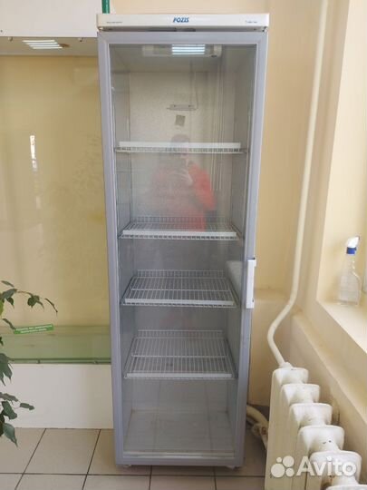Холодильник бу витринный стекло
