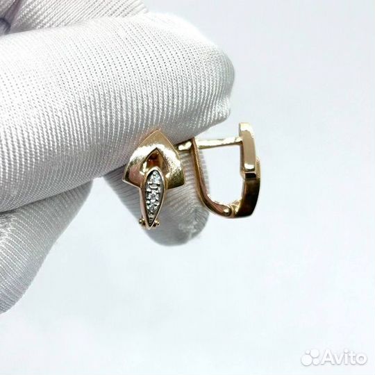 Золотые серьги с камнем