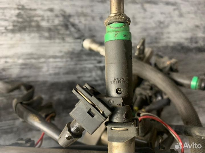 Топливная рампа форсунками BMW 7 E65