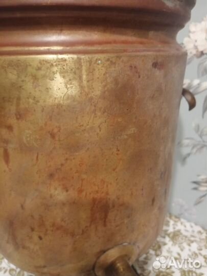 Старинный самовар на дровах