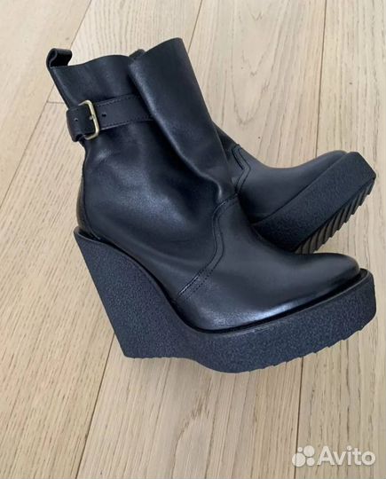 Pier Hardy women’s black platform leather boots