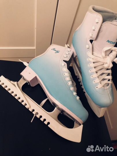 Коньки с ботинками для фигурного катания