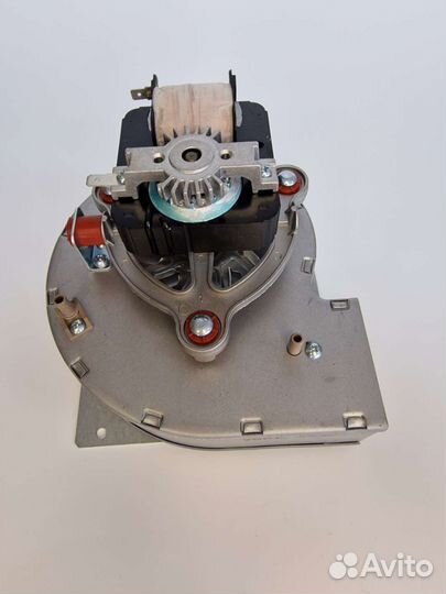 Вентилятор Vaillant turboTEC 32кВт 0020051400