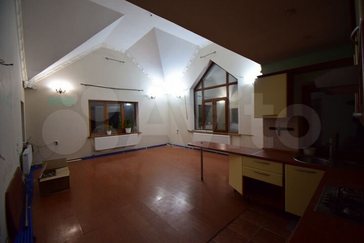 Дом 323 м² на участке 5,5 сот.