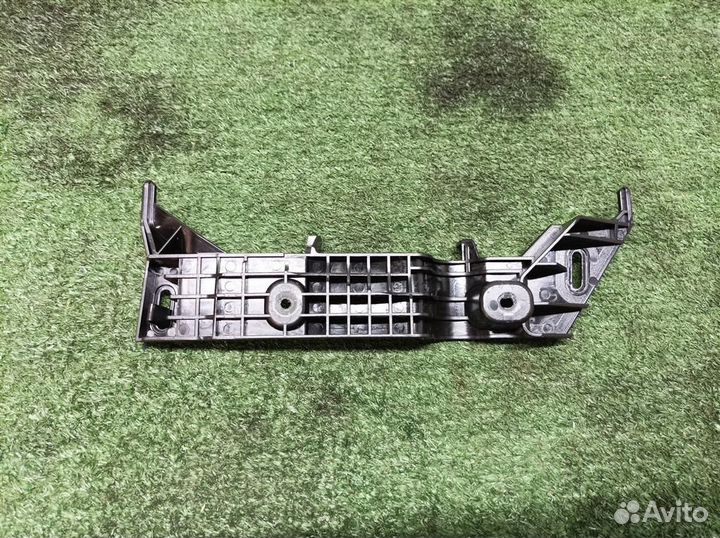 Кронштейн (сопут. товар) Audi Q7 2005