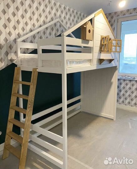 Кроватка домик двухъярусная