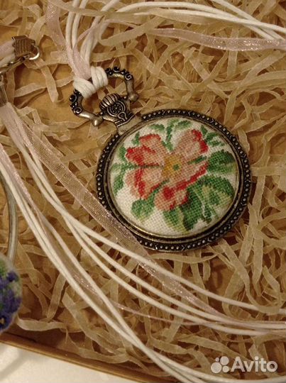 Украшения в стиле бохо с ручной микровышивкой