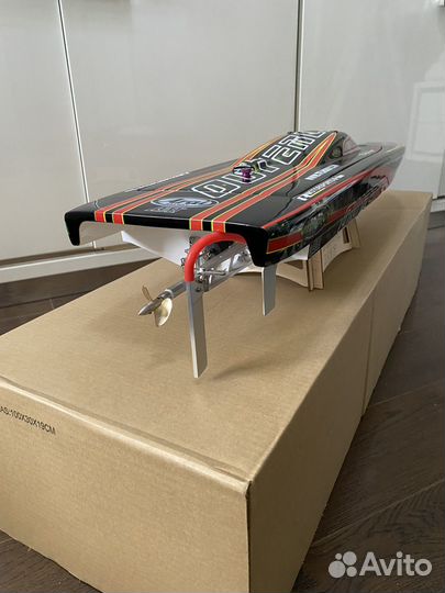 Лодка/катер на радиоуправлении