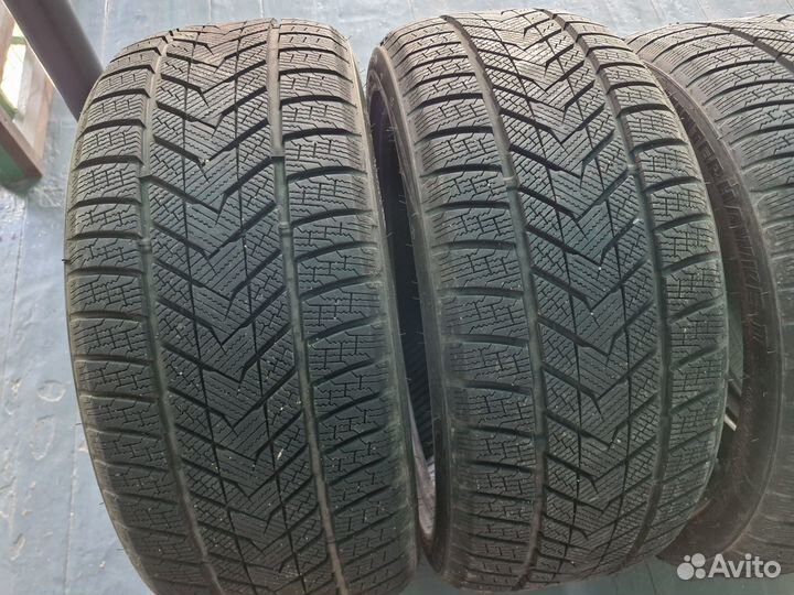 Zmax Winterhawke II 245/40 R20 и 275/35 R20 99V