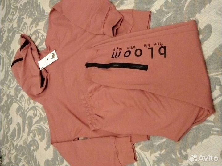 Спортивный костюм новый 3 шт