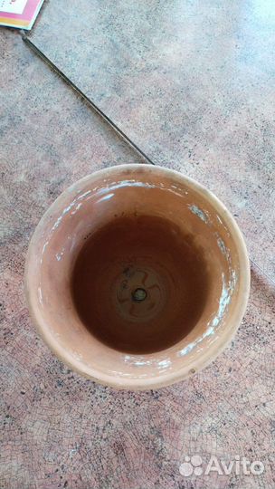 Горшок для цветов глиняный