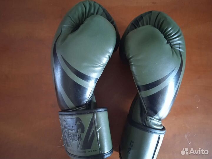 Боксерские перчатки venum