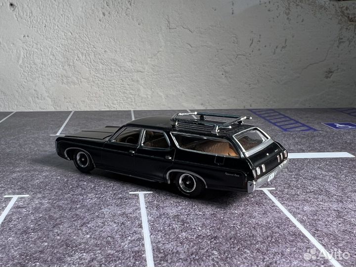 Auto world 1 64 Chevrolet Kingswood 1969