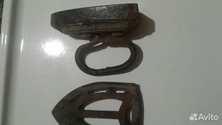 Утуг старинный маленький чугунный