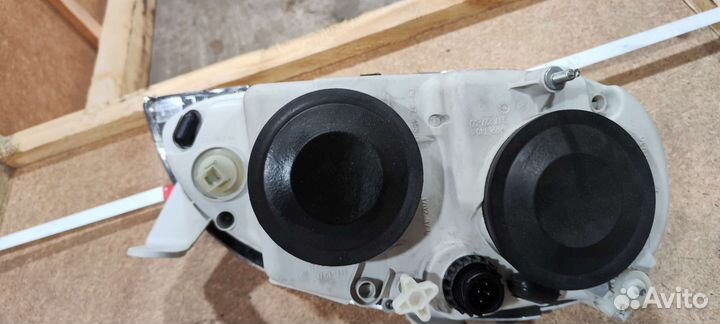 Фара левая газ 31105