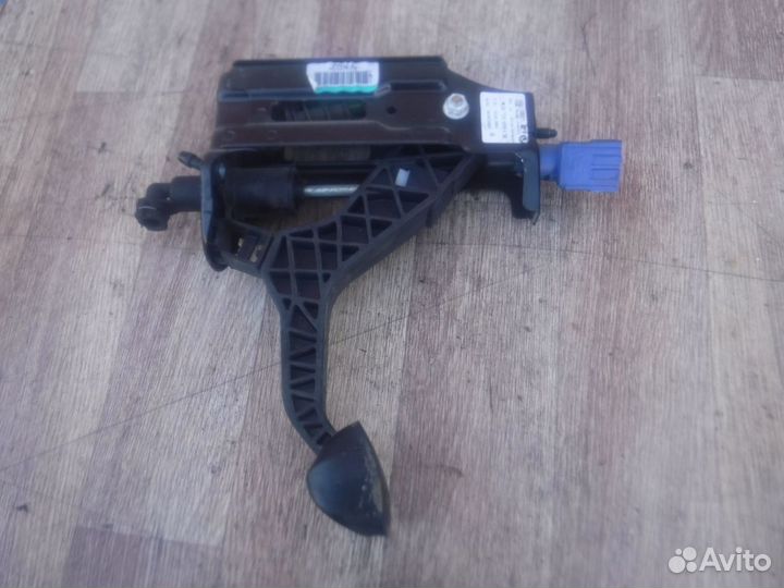 Педаль сцепления №15 Skoda Octavia Tour 2009