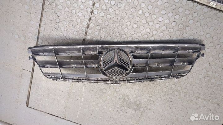 Решетка радиатора Mercedes C W204, 2009