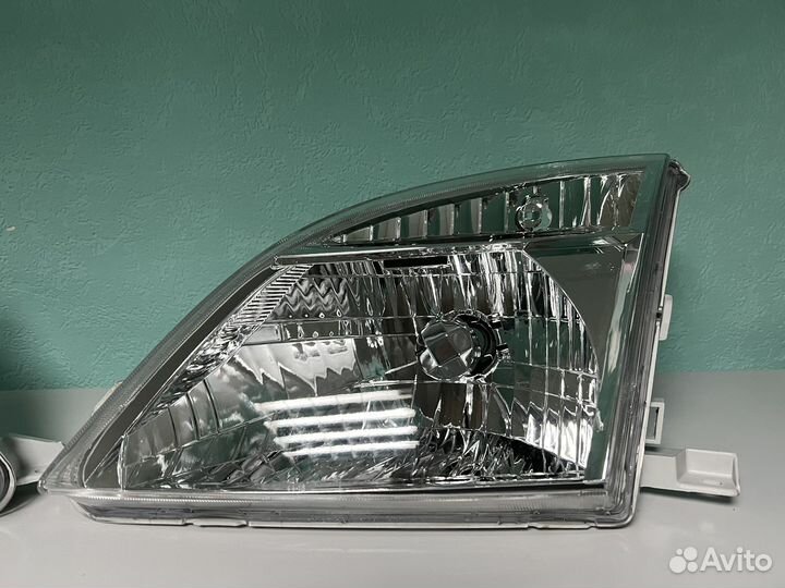 Фары Toyota Nadia