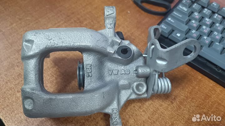 Суппорт задний на/для Octavia Yeti Golf Jetta A3